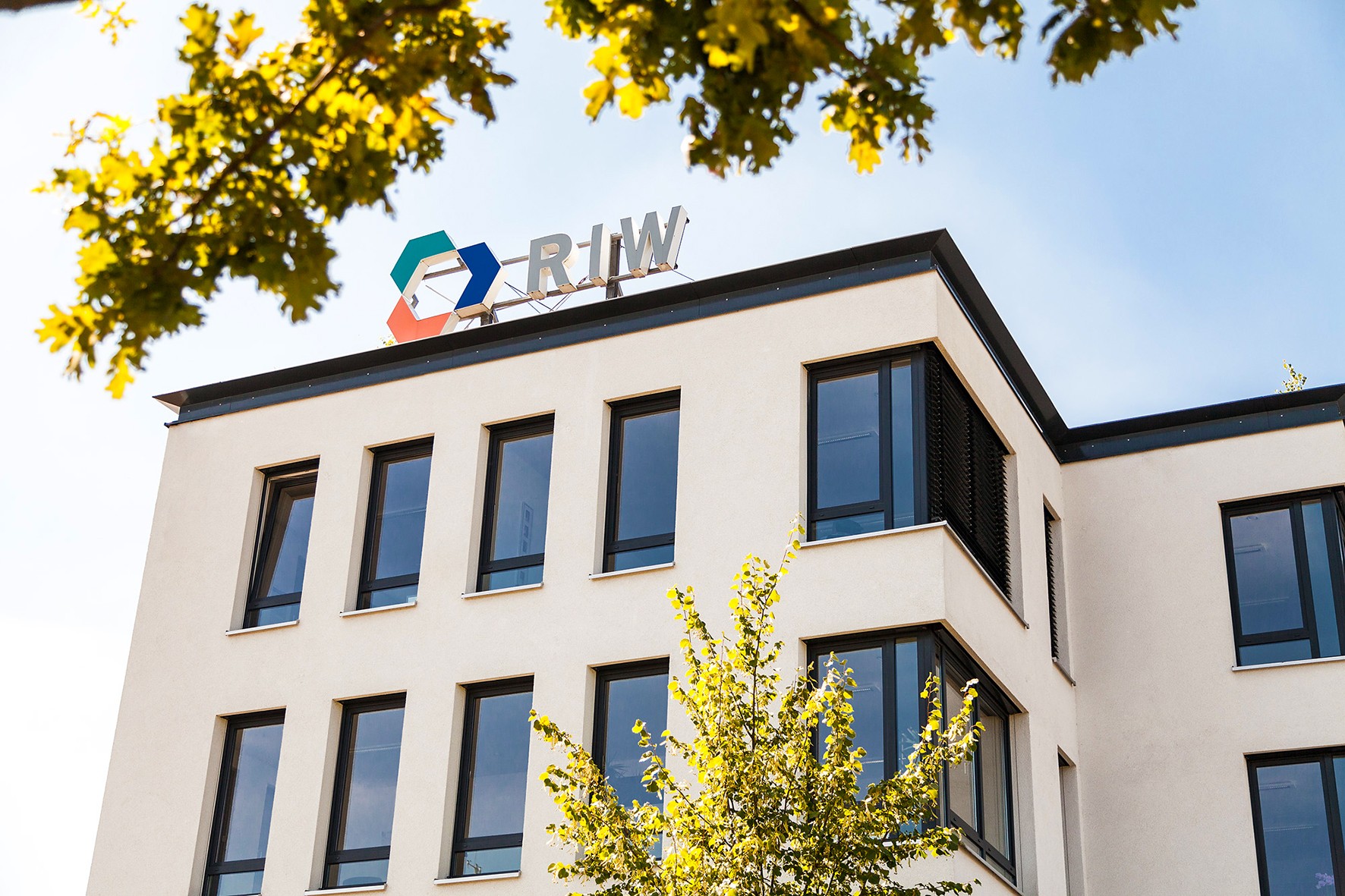 RIW Dienstleistungs GmbH banner