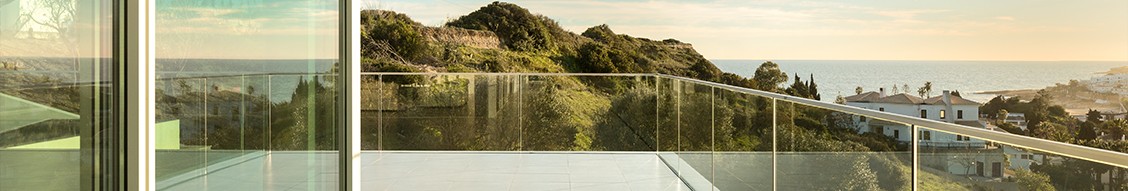 Q-railing banner