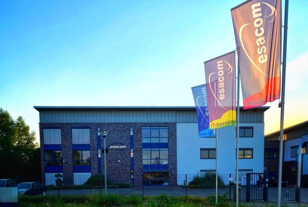 esacom GmbH banner